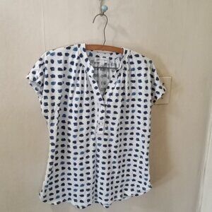 Armour Vert Sz M white blue patterned sleeveless top